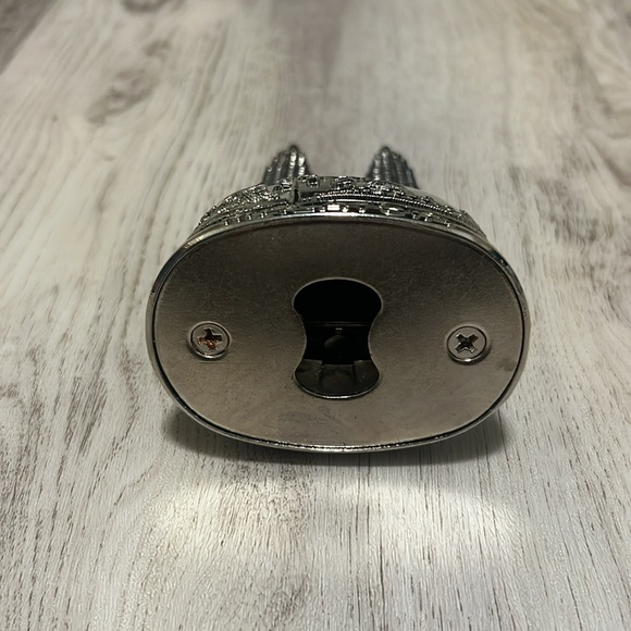 Petronas Twin Towers Malaysia Collectors Statue Pewter Figurine Rare Souvenir - Picture 4 of 4